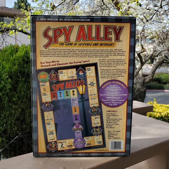Spy Alley The Game Of Suspense And Intrigue 1998 MENSA And Parents Choice Award - Picture 2 of 7